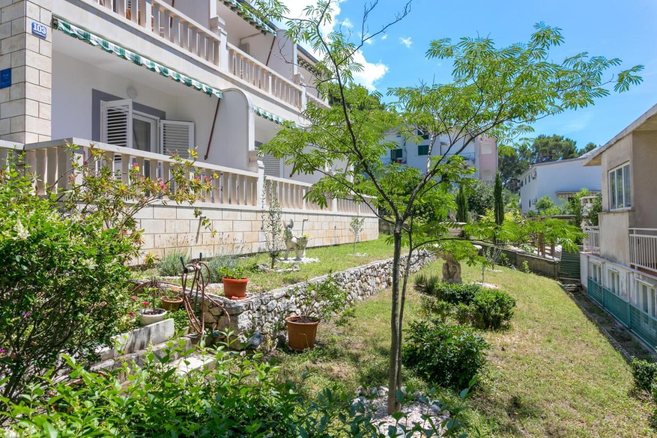 Apartments By The Sea Brela, Makarska - 18356 Exterior foto