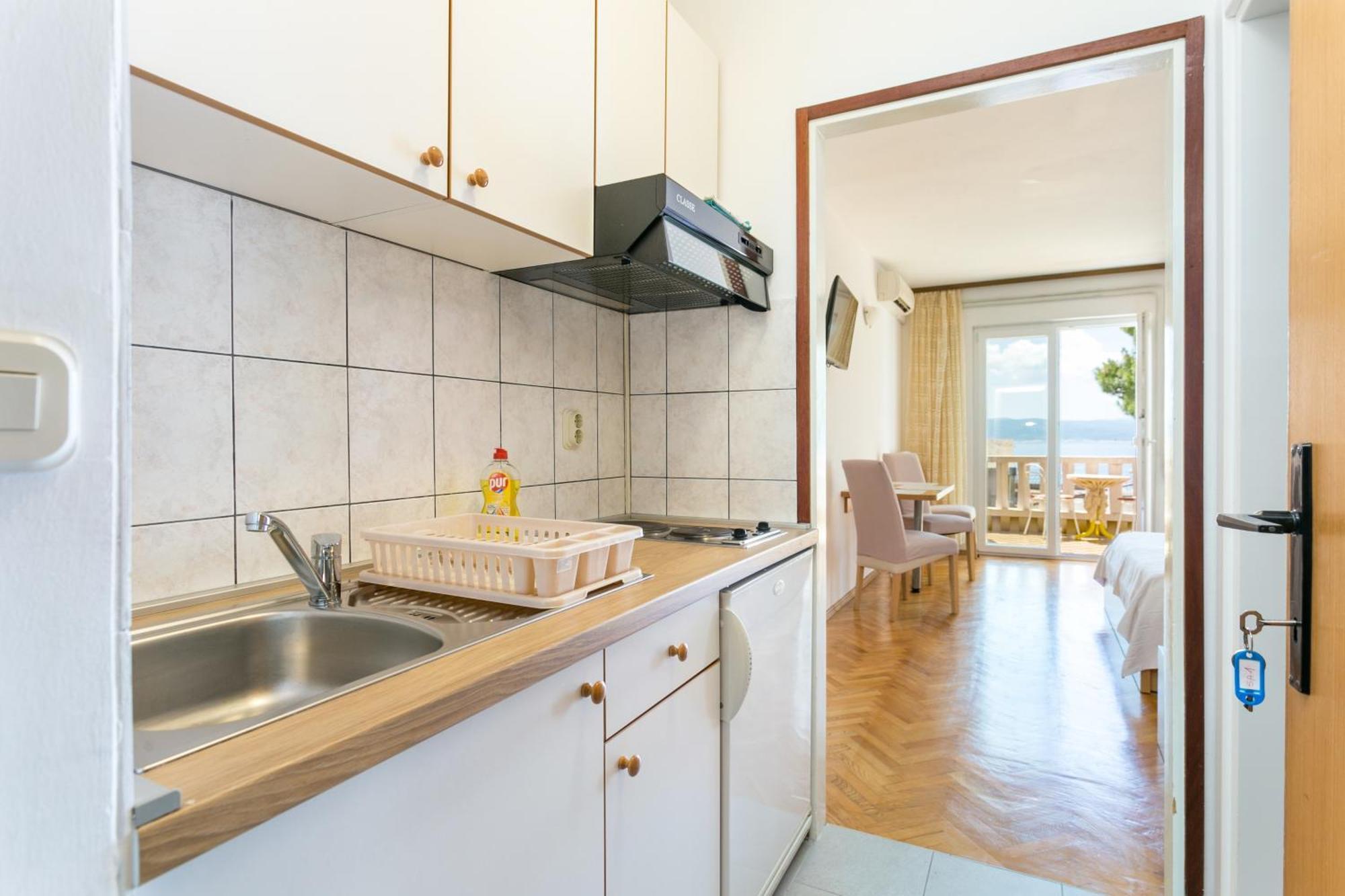 Apartments By The Sea Brela, Makarska - 18356 Exterior foto