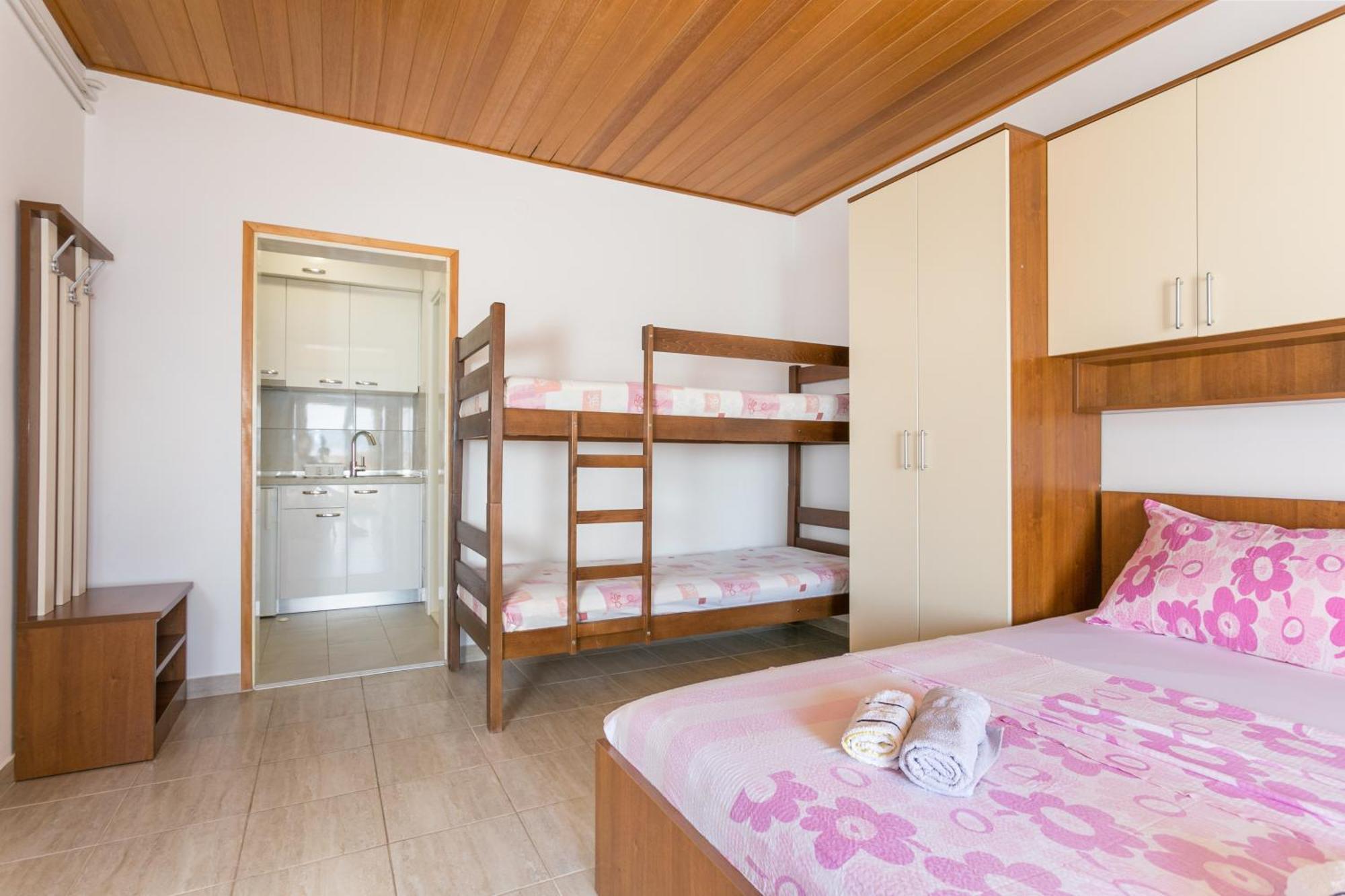 Apartments By The Sea Brela, Makarska - 18356 Quarto foto